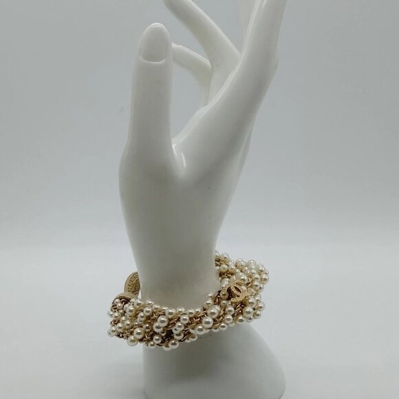 Chanel Bracelet Gold Whites A17 A 599-060225 - Picture 9 of 9